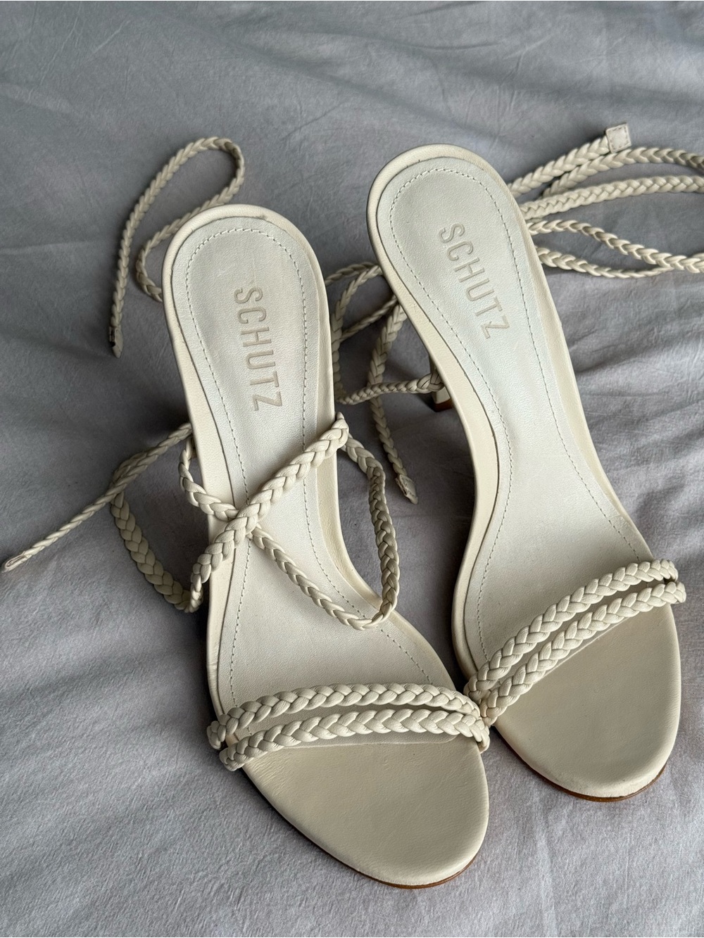 Schutz Sandalia Salto Alto Braided Lace-Up Stiletto Heels Egg Shell Size 9